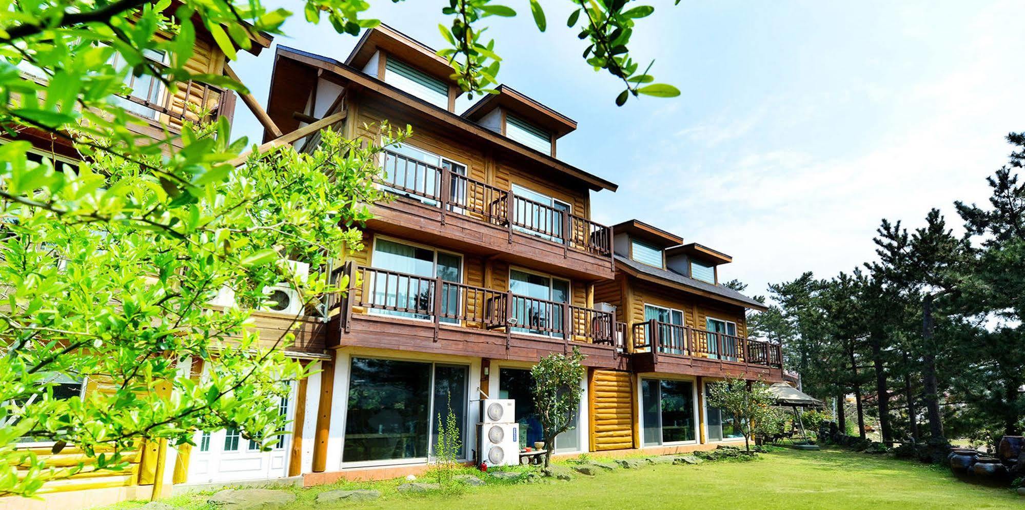 Attene Pension Jeju Exterior photo